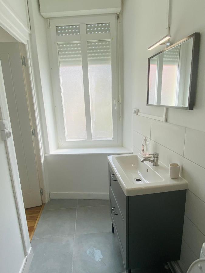 1st Floor Cozy Flat With Free Parking *